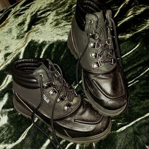 Junior boys sz 1 1/2 Fila Disruptor